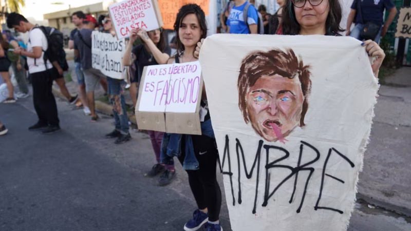 Ultraviolento: los libertarios y el amor del pueblo.